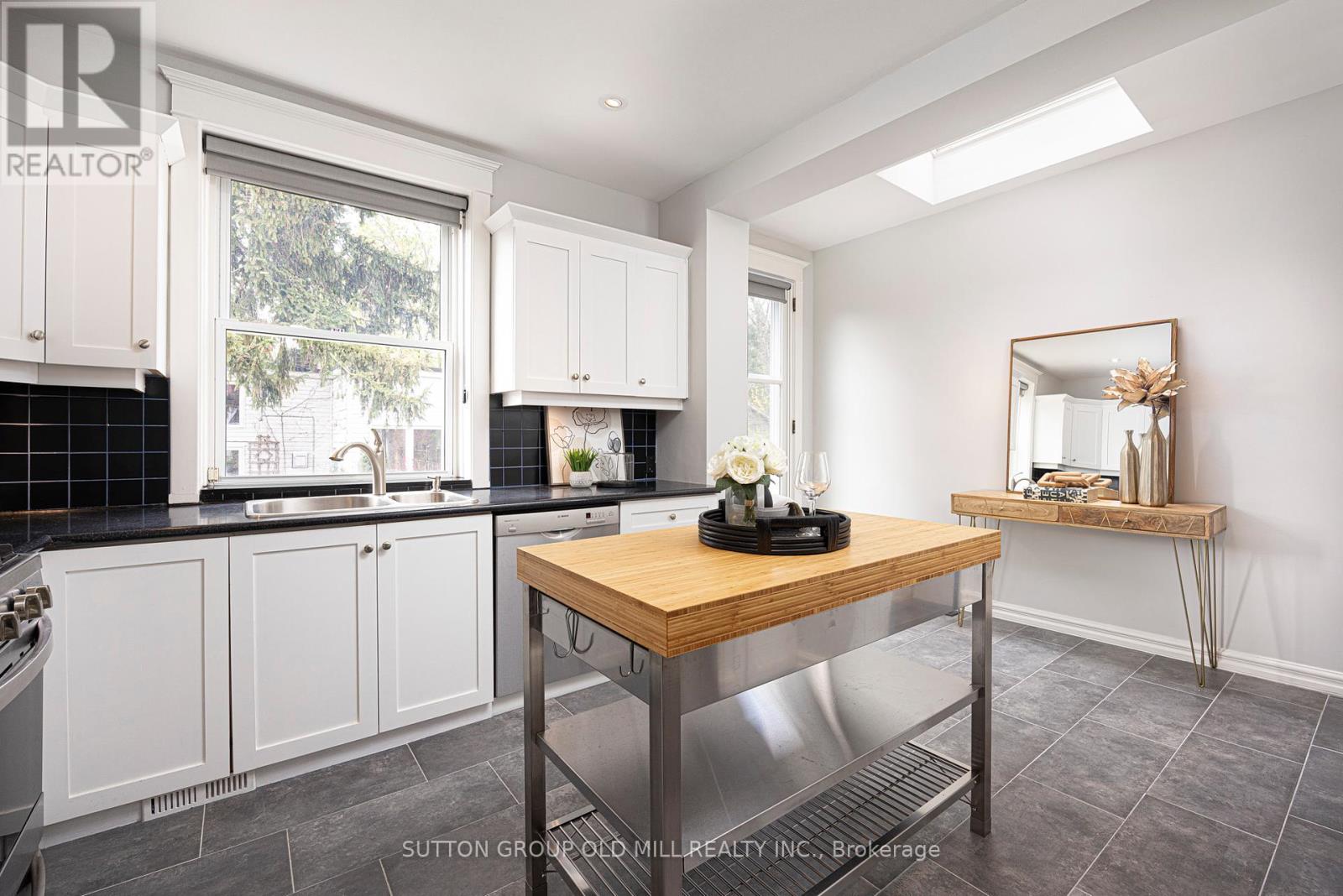 11 Galley Avenue, Toronto (Roncesvalles), Ontario  M6R 1G9 - Photo 12 - W12129935