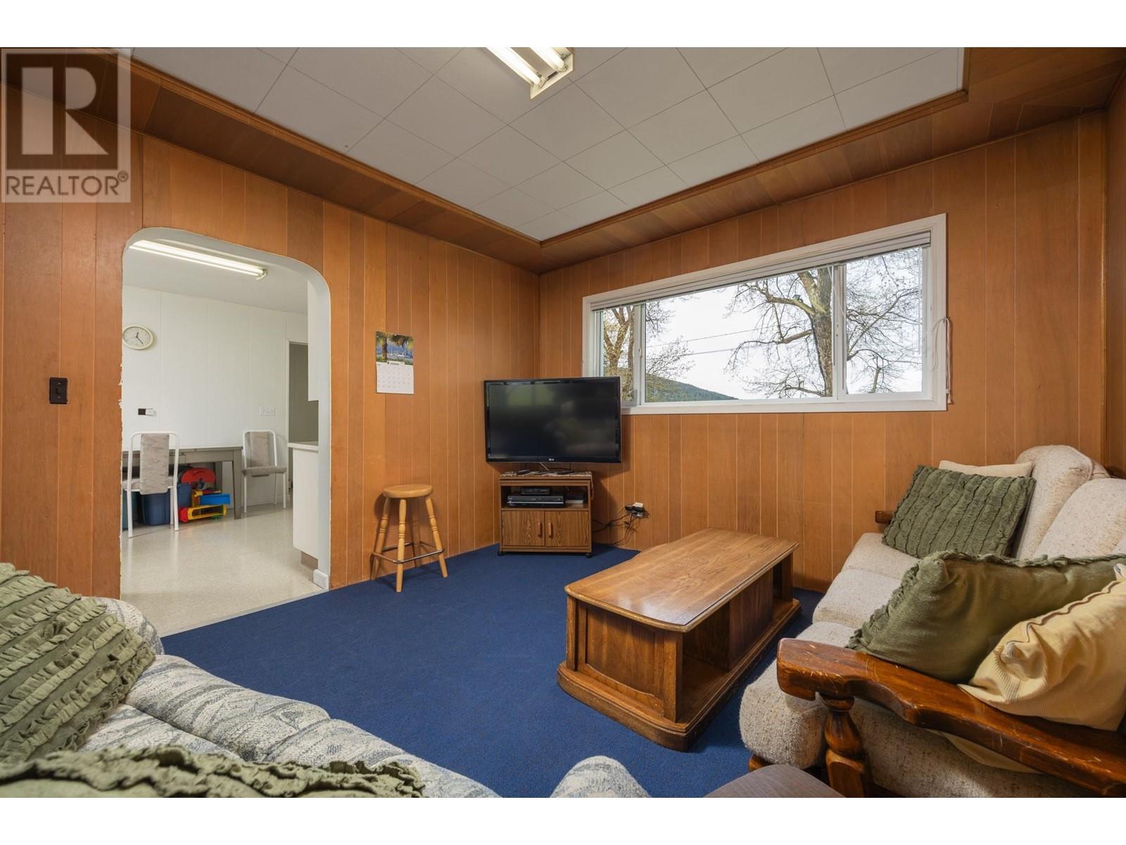 Property at 9050 Kalamalka Road image 2
