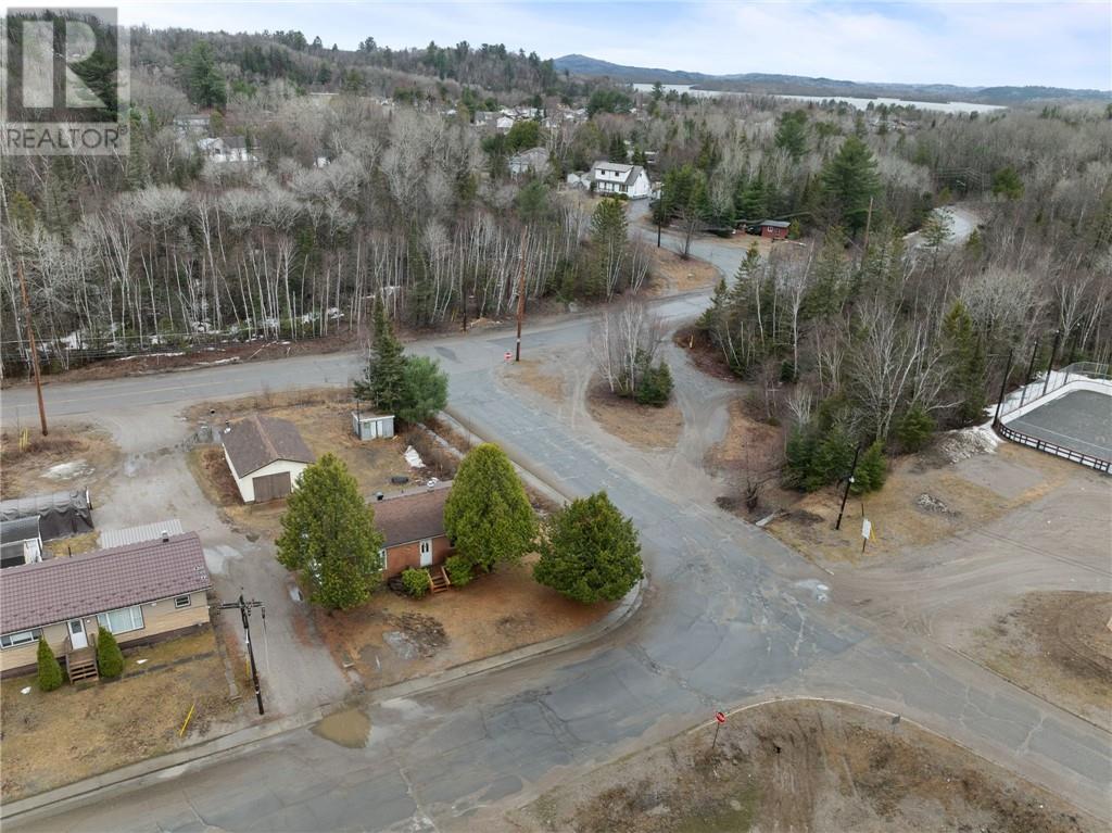 9 Fraser Ext., Onaping, Ontario  P0M 2C0 - Photo 3 - 2122078