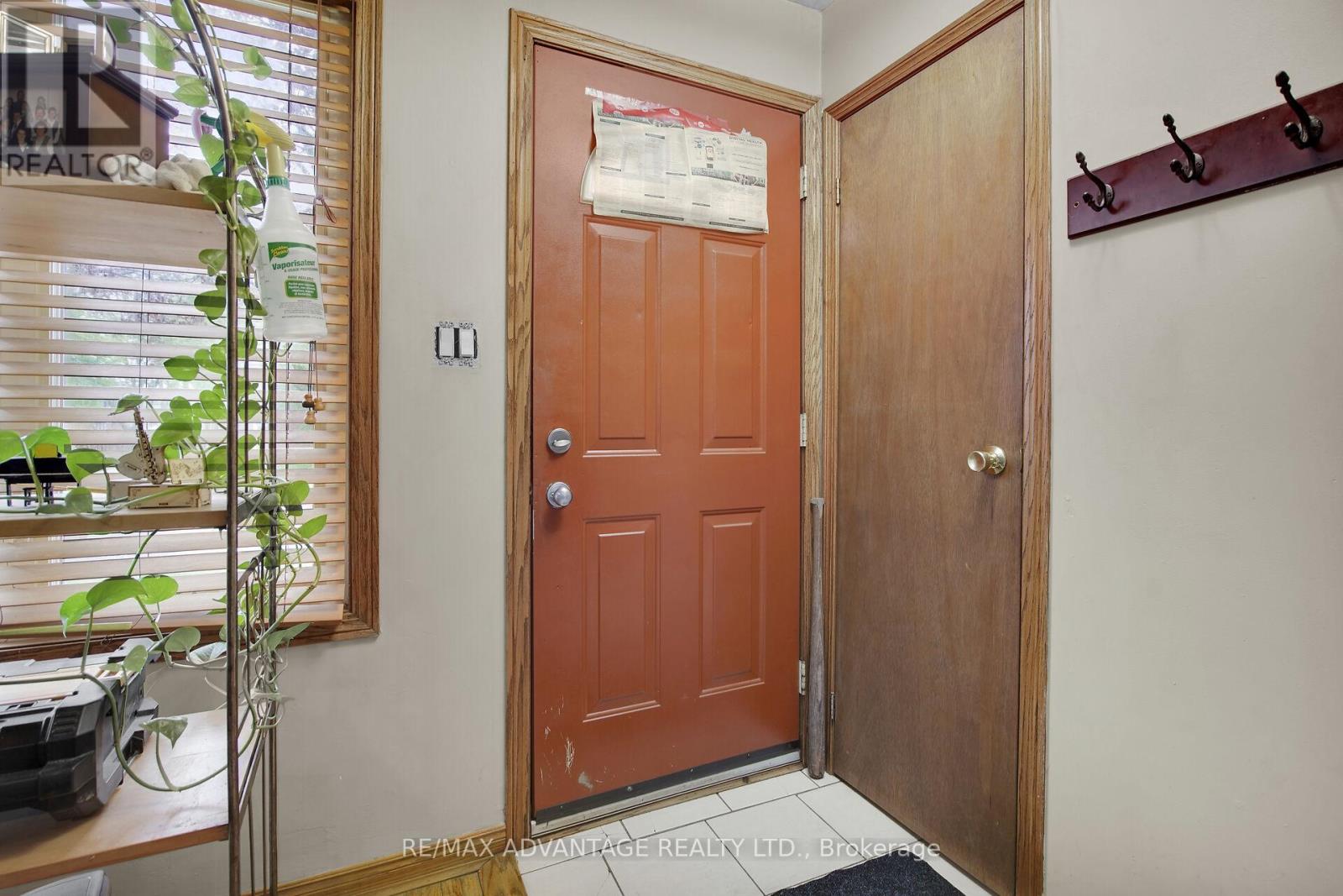 602 Millbank Drive, London South (South Y), Ontario  N6E 1S1 - Photo 5 - X12130729