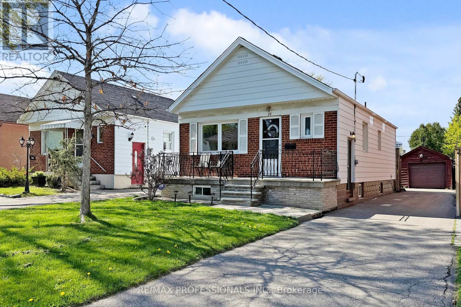 24 BRAEBURN AVENUE, Toronto, Ontario