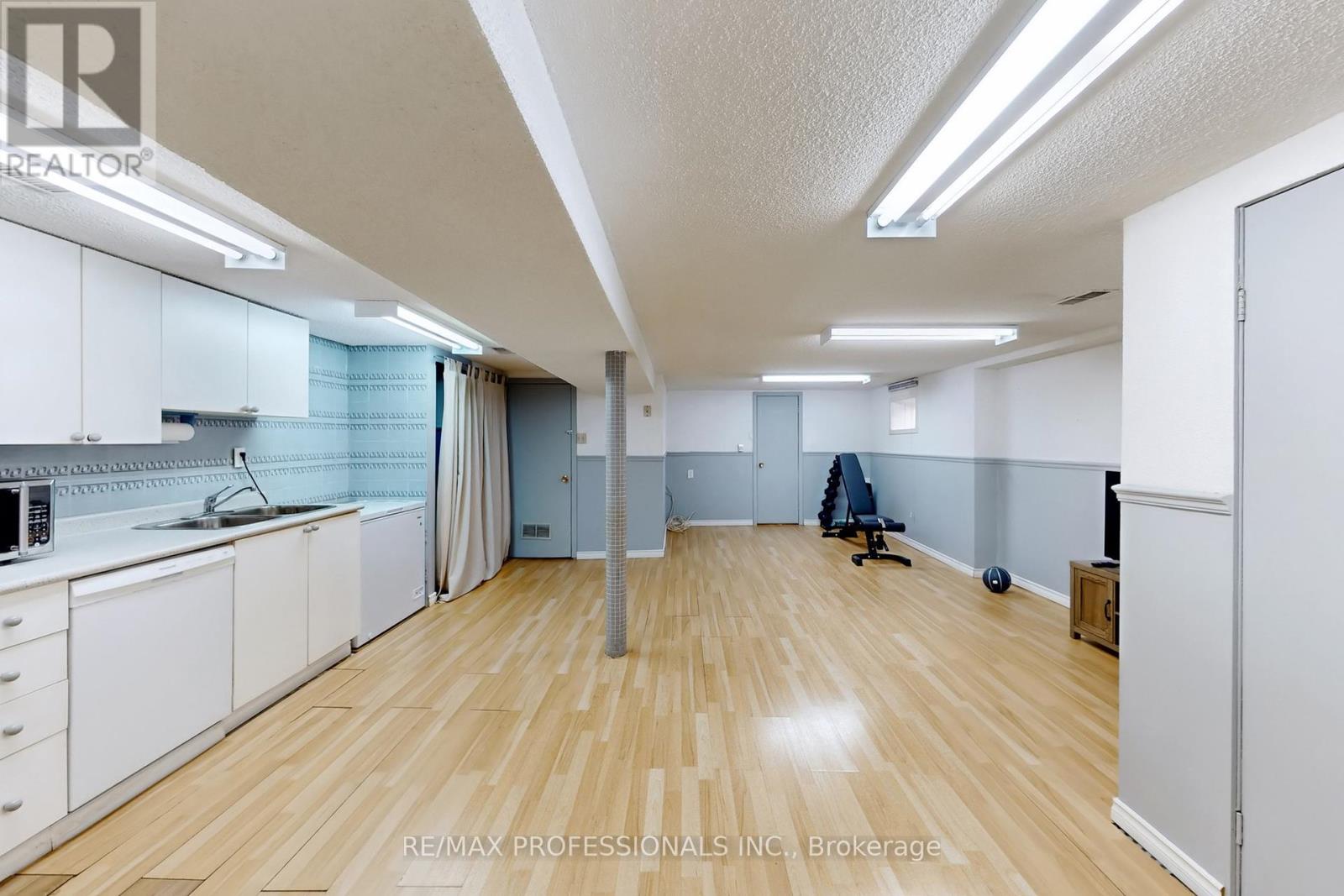 24 Braeburn Avenue, Toronto, Ontario  M9P 2J3 - Photo 21 - W12130400