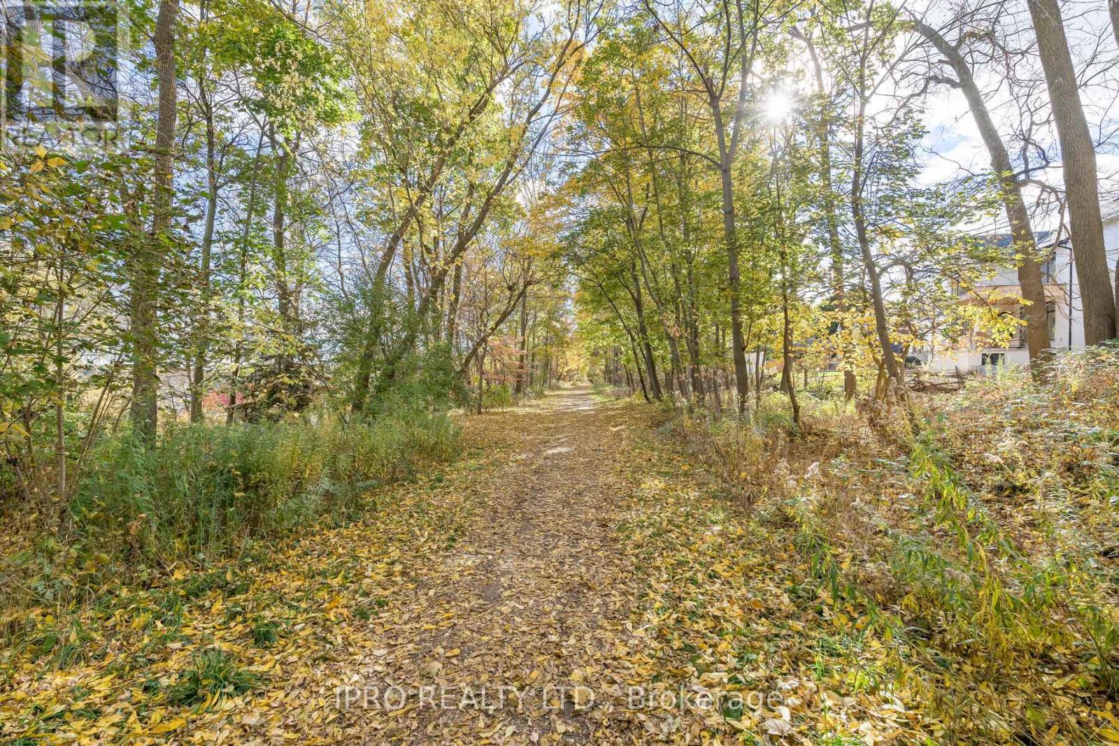 17 Academy Road, Halton Hills (Georgetown), Ontario  L7G 3N7 - Photo 15 - W12130404
