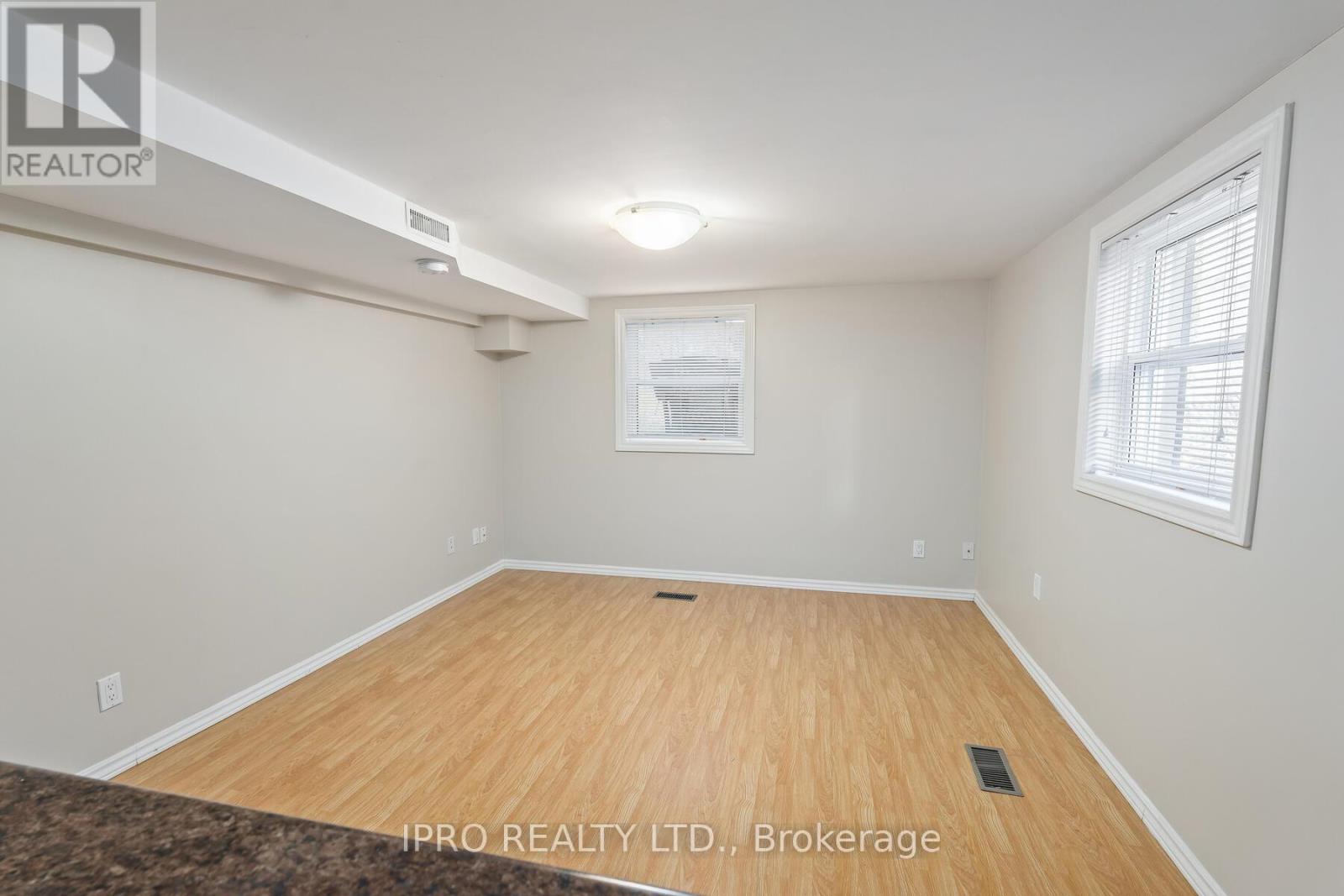 17 Academy Road, Halton Hills (Georgetown), Ontario  L7G 3N7 - Photo 3 - W12130404