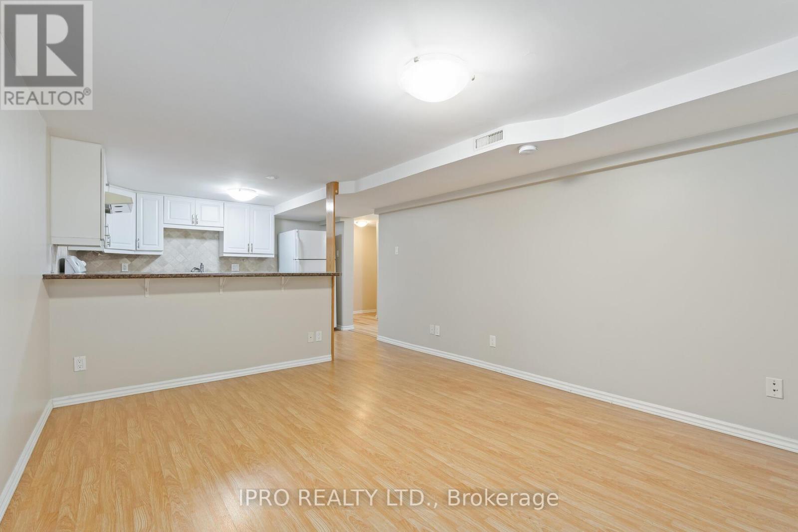 17 Academy Road, Halton Hills, Ontario  L7G 3N7 - Photo 4 - W12130404