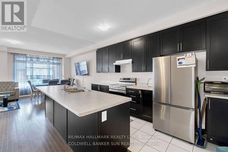 42 Donald Ficht Crescent, Brampton, Ontario  L7A 5H8 - Photo 11 - W12130421