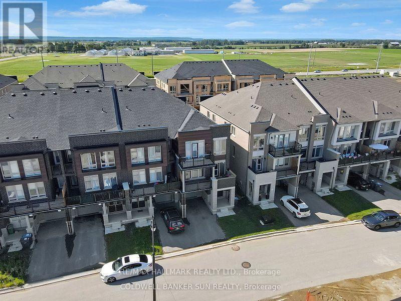 42 Donald Ficht Crescent, Brampton, Ontario  L7A 5H8 - Photo 3 - W12130421