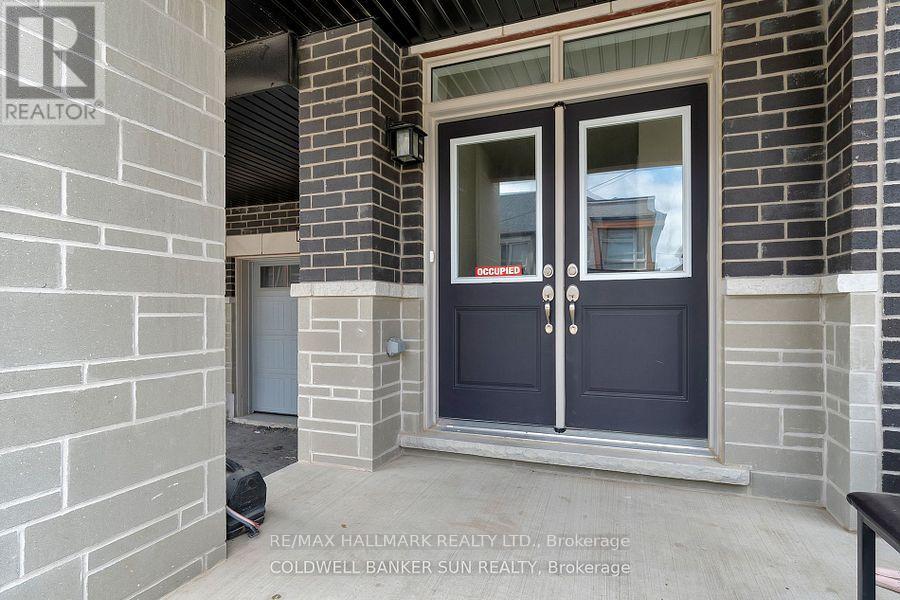 42 Donald Ficht Crescent, Brampton, Ontario  L7A 5H8 - Photo 4 - W12130421