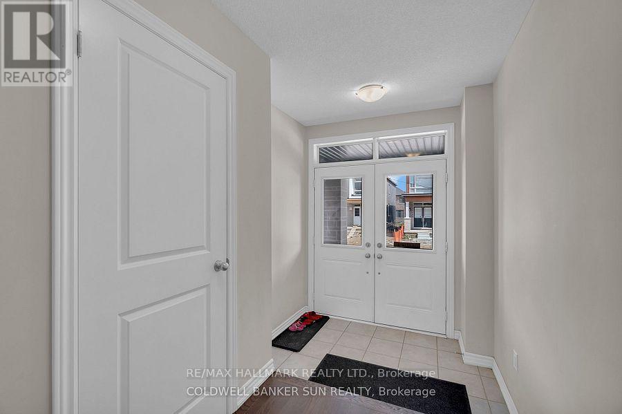 42 Donald Ficht Crescent, Brampton, Ontario  L7A 5H8 - Photo 5 - W12130421