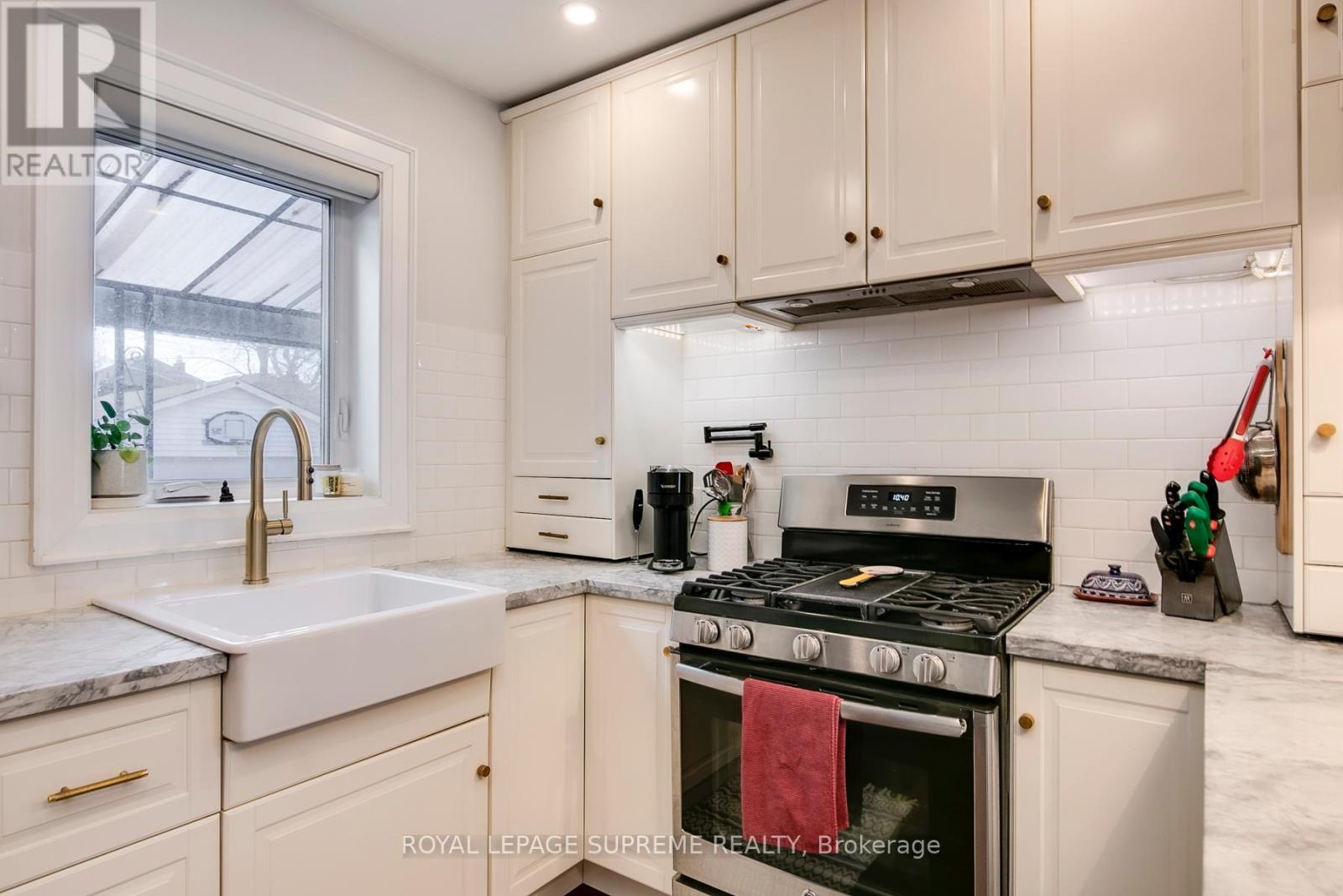 33 Hanley Street, Toronto (Runnymede-Bloor West Village), Ontario  M6S 2H3 - Photo 19 - W12130488