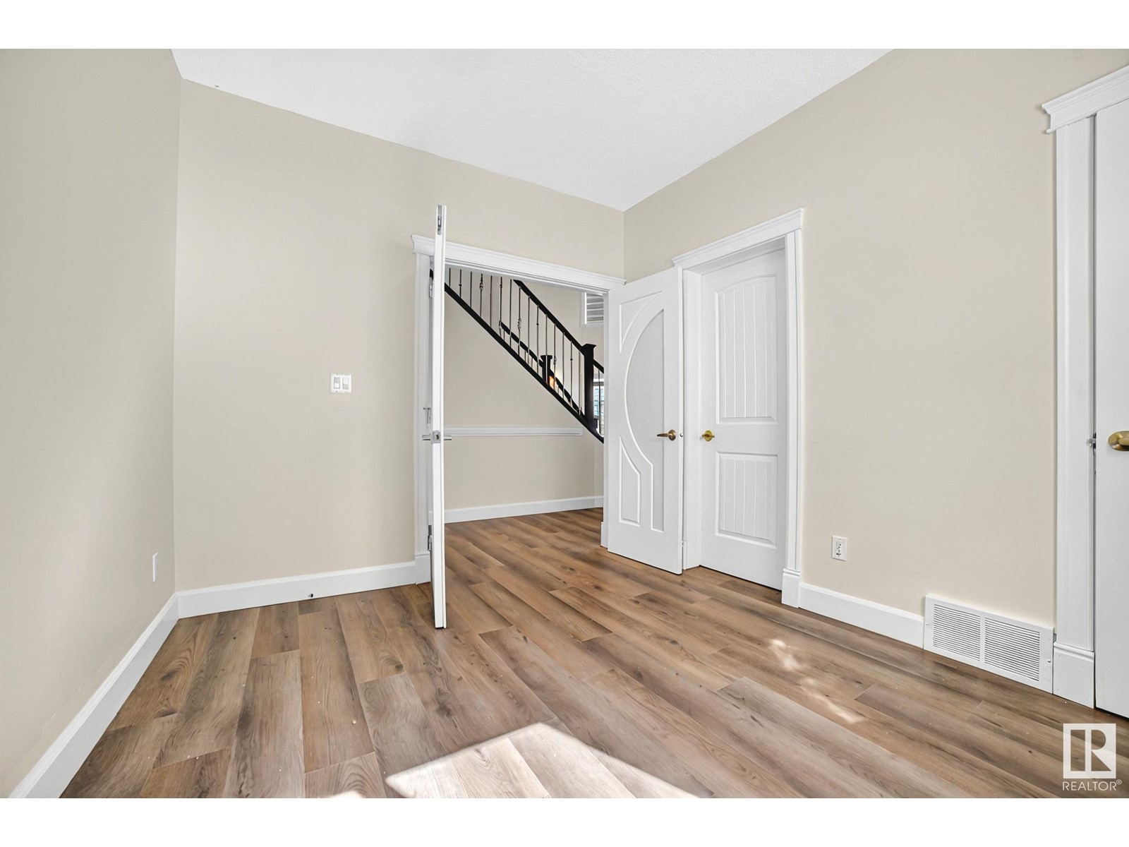 Property at 10 JEFFERSON RD NW image 3
