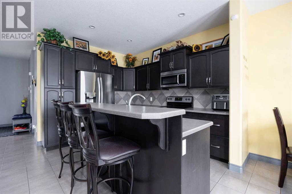 Property at 486 Walnut Crescent image 2