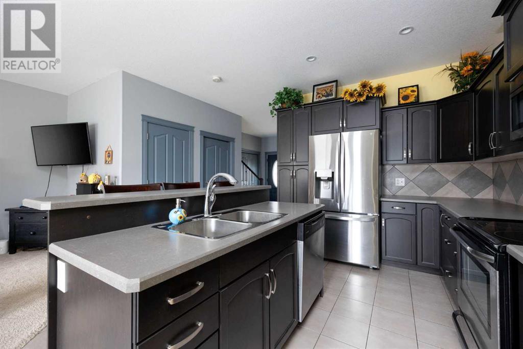 Property at 486 Walnut Crescent image 4