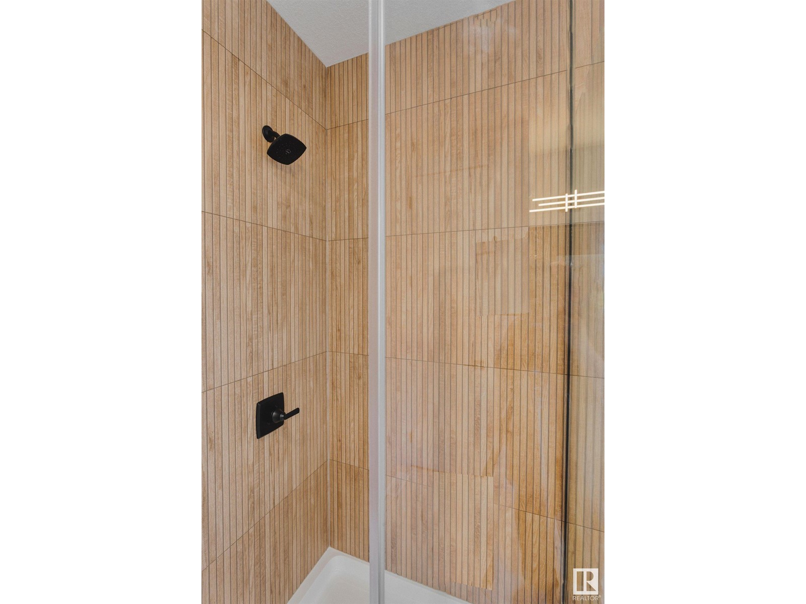 Property at 17 REDWING WD image 5