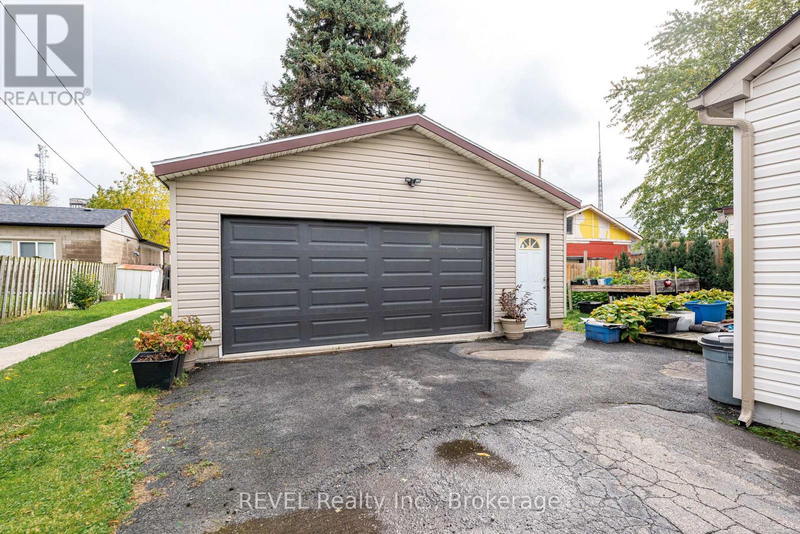 4544 Crysler Avenue, Niagara Falls, Ontario  L2E 3V4 - Photo 29 - X12130798