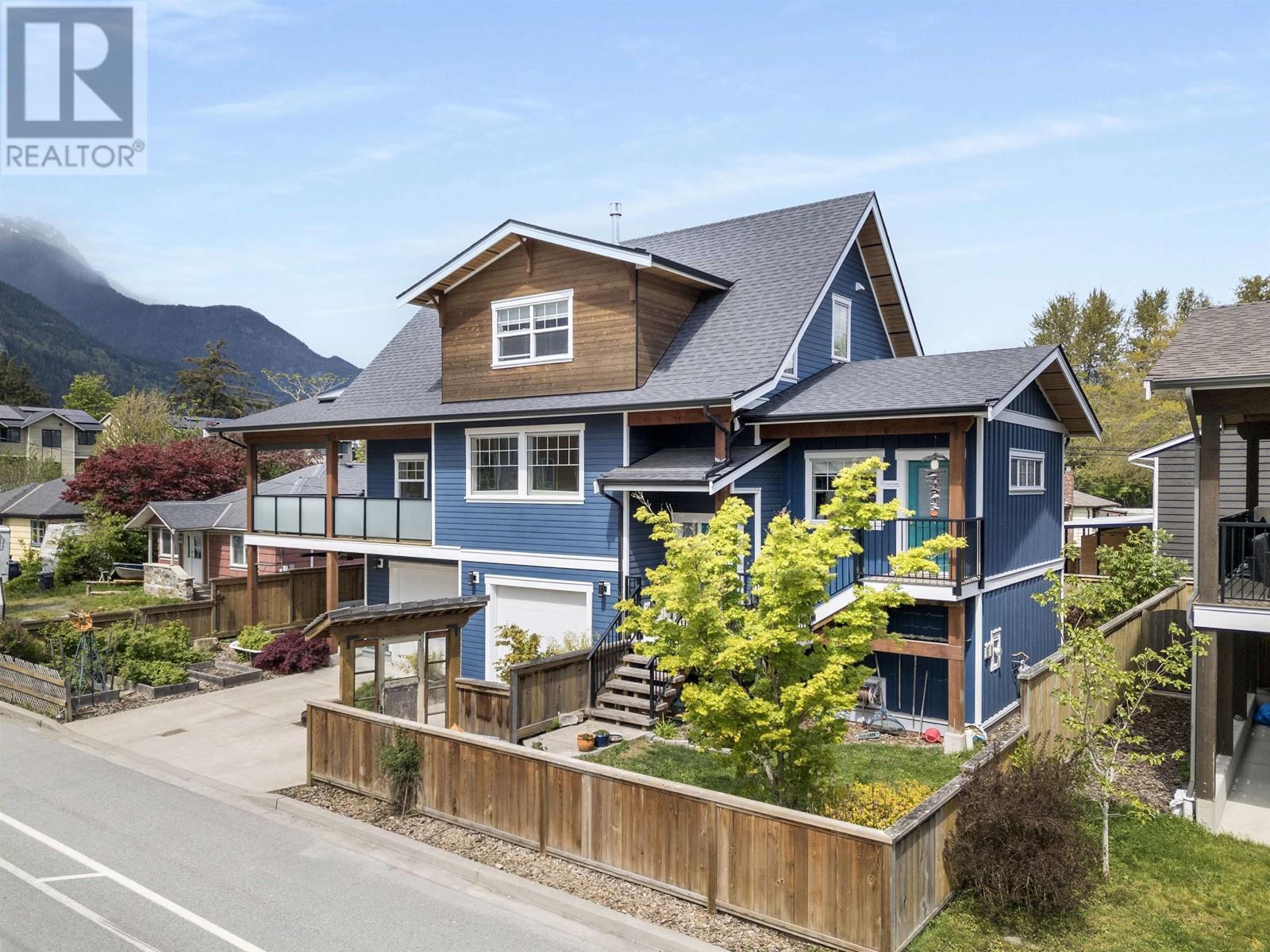 Property at 1215 WILSON CRESCENT image 1