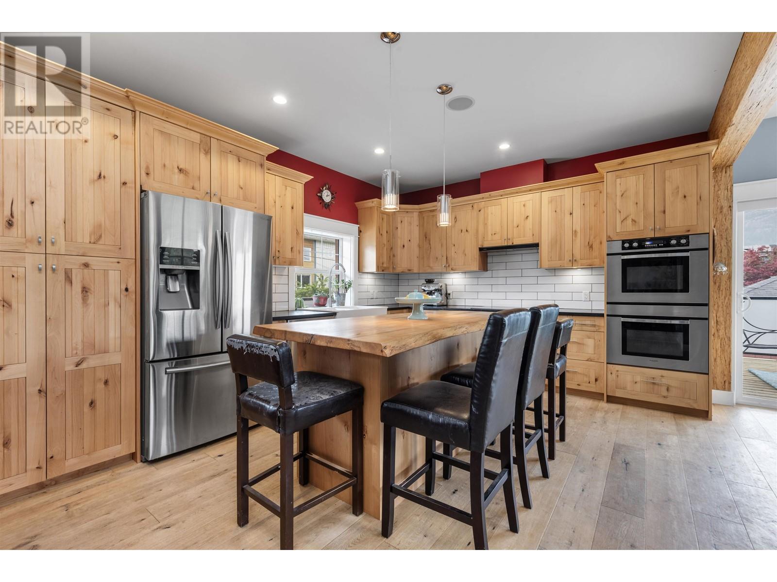 Property at 1215 WILSON CRESCENT image 5