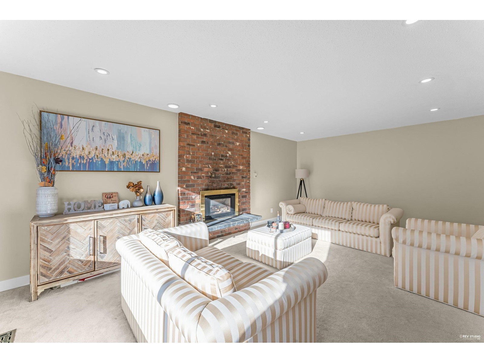 Property at 14717 16A AVENUE image 2