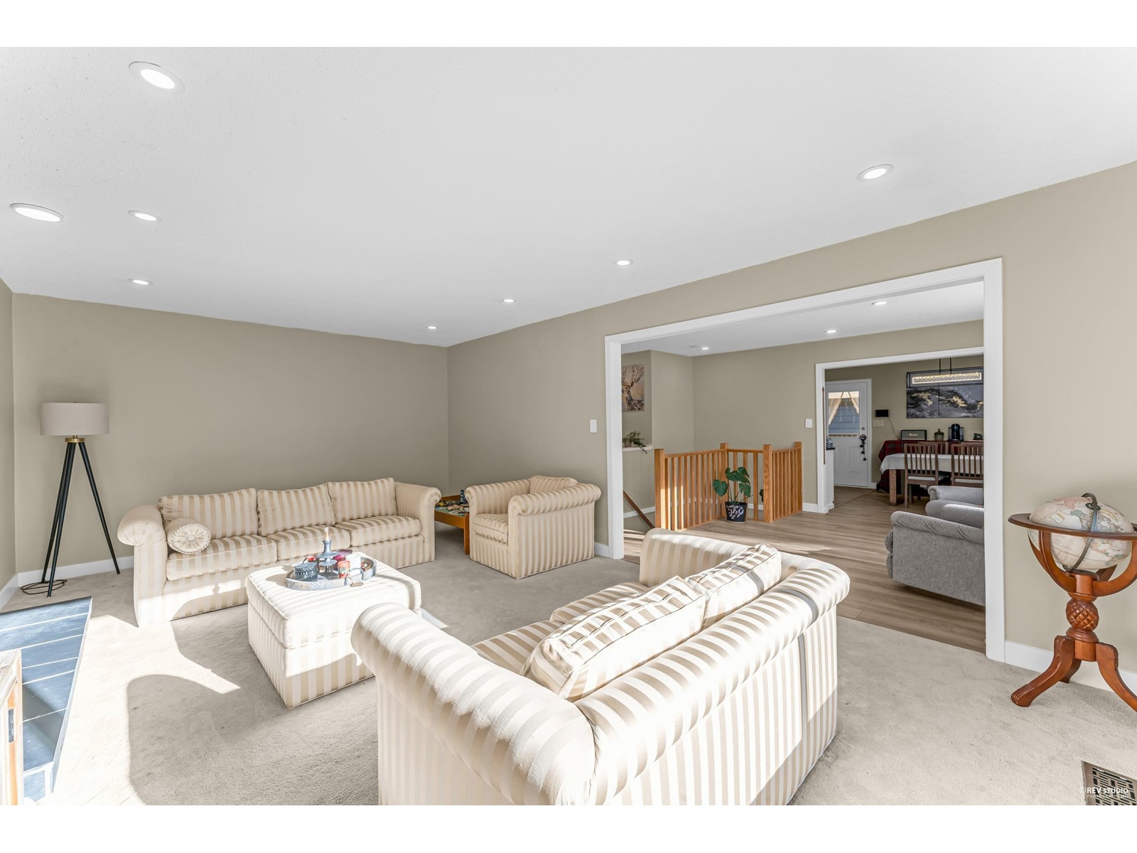 Property at 14717 16A AVENUE image 3