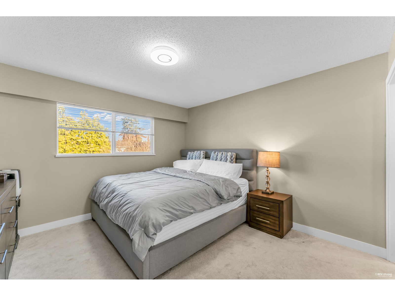 Property at 14717 16A AVENUE image 5
