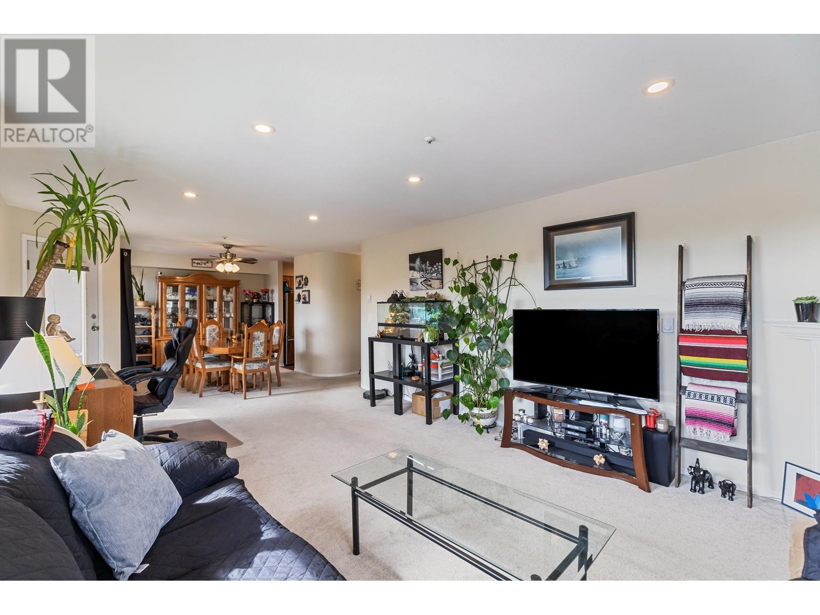 Property at 303 19130 FORD ROAD image 3
