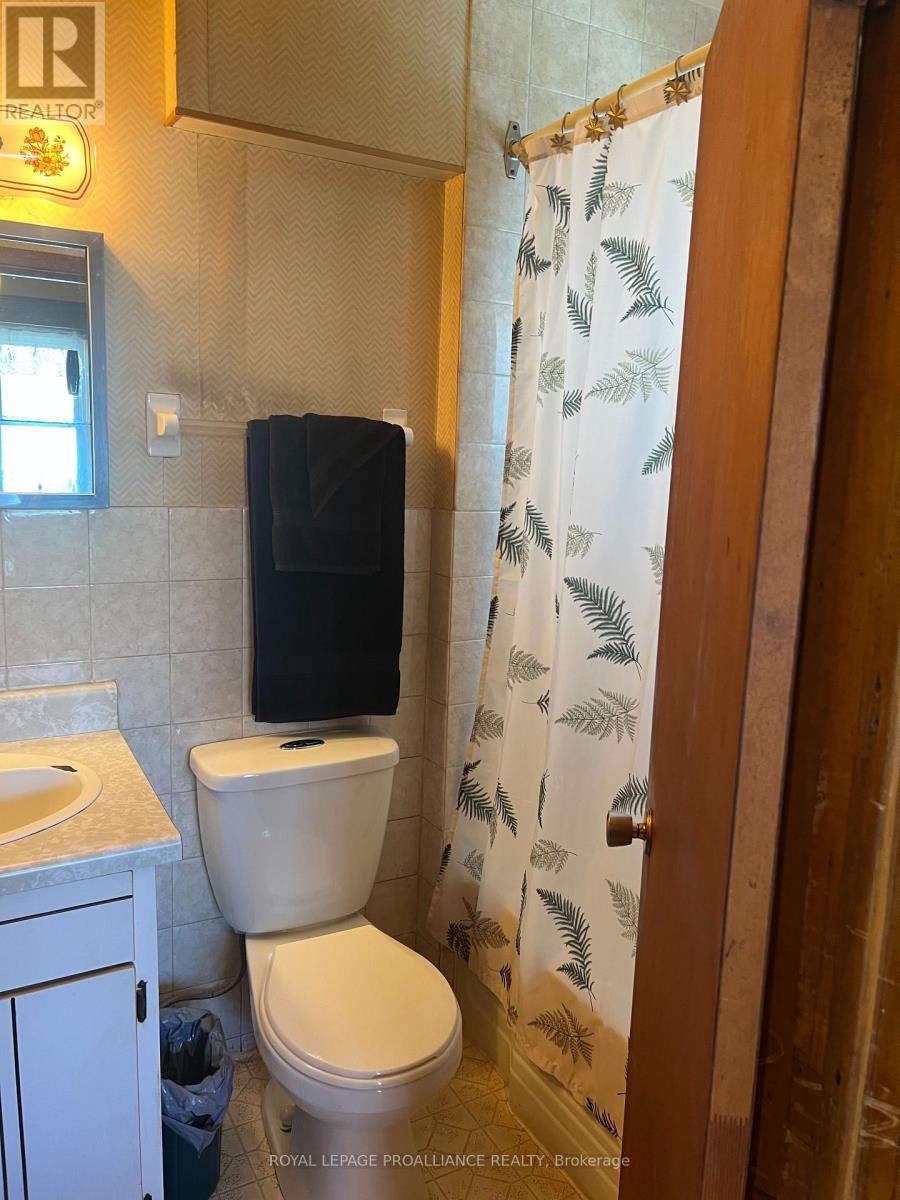 48 Gilbert Street, Belleville, Ontario  K8P 3H2 - Photo 12 - X12116882