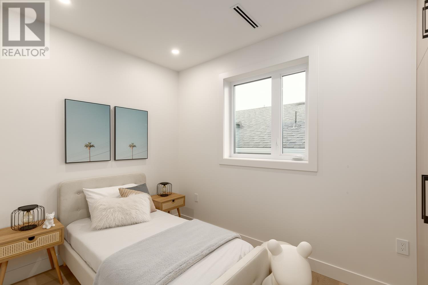 Listing Picture 19 of 30 : 2 2658 DUNDAS STREET, Vancouver / 溫哥華 - 魯藝地產 Yvonne Lu Group - MLS Medallion Club Member