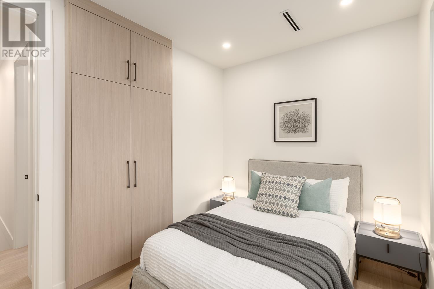 Listing Picture 18 of 30 : 2 2658 DUNDAS STREET, Vancouver / 溫哥華 - 魯藝地產 Yvonne Lu Group - MLS Medallion Club Member