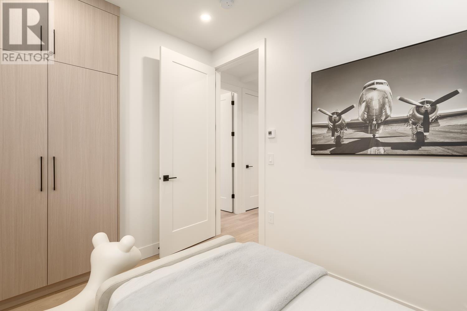 Listing Picture 20 of 30 : 2 2658 DUNDAS STREET, Vancouver / 溫哥華 - 魯藝地產 Yvonne Lu Group - MLS Medallion Club Member