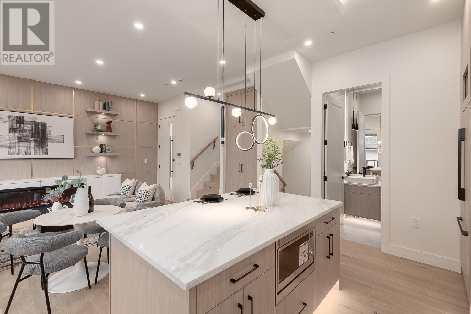 Listing Picture 9 of 30 : 2 2658 DUNDAS STREET, Vancouver / 溫哥華 - 魯藝地產 Yvonne Lu Group - MLS Medallion Club Member