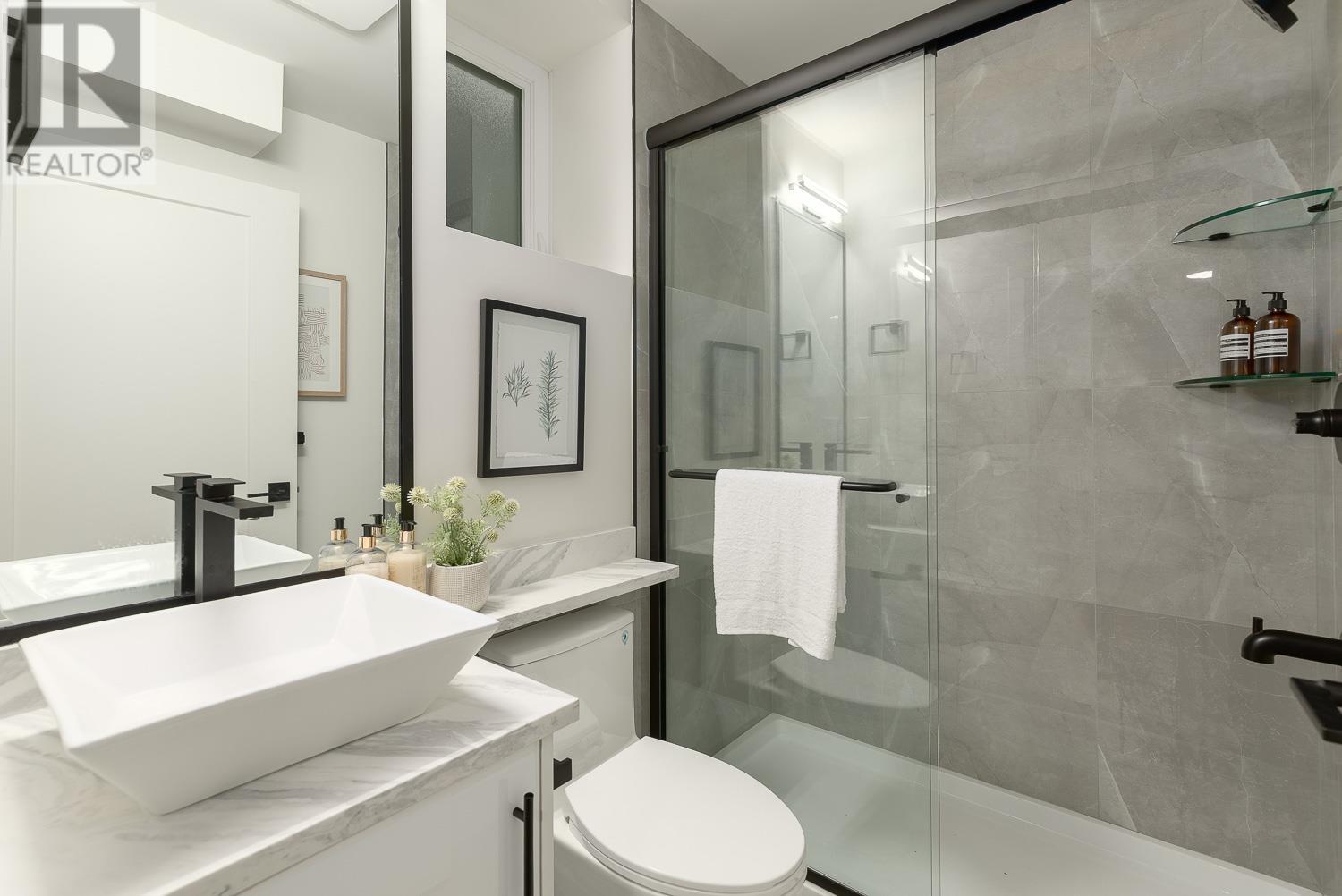 Listing Picture 25 of 30 : 2 2658 DUNDAS STREET, Vancouver / 溫哥華 - 魯藝地產 Yvonne Lu Group - MLS Medallion Club Member