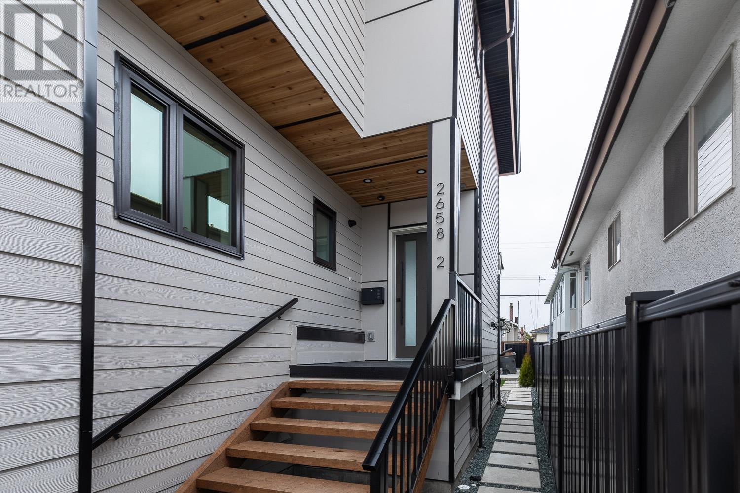 Listing Picture 29 of 30 : 2 2658 DUNDAS STREET, Vancouver / 溫哥華 - 魯藝地產 Yvonne Lu Group - MLS Medallion Club Member