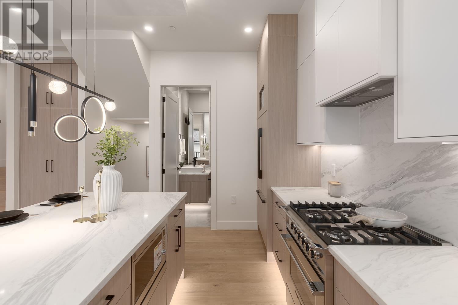 Listing Picture 10 of 30 : 2 2658 DUNDAS STREET, Vancouver / 溫哥華 - 魯藝地產 Yvonne Lu Group - MLS Medallion Club Member