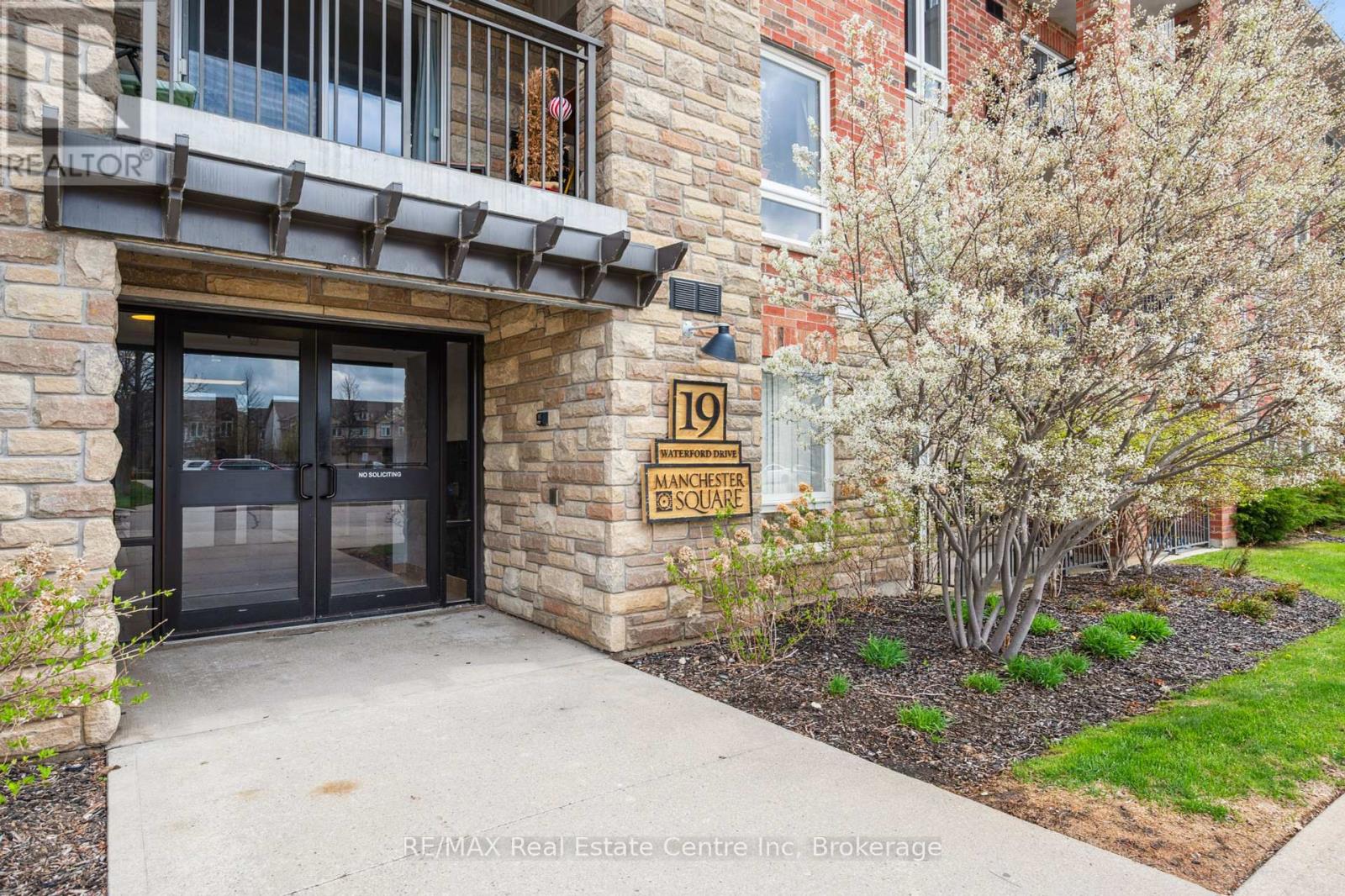 303 - 19 Waterford Drive, Guelph, Ontario  N1L 0G8 - Photo 4 - X12130783