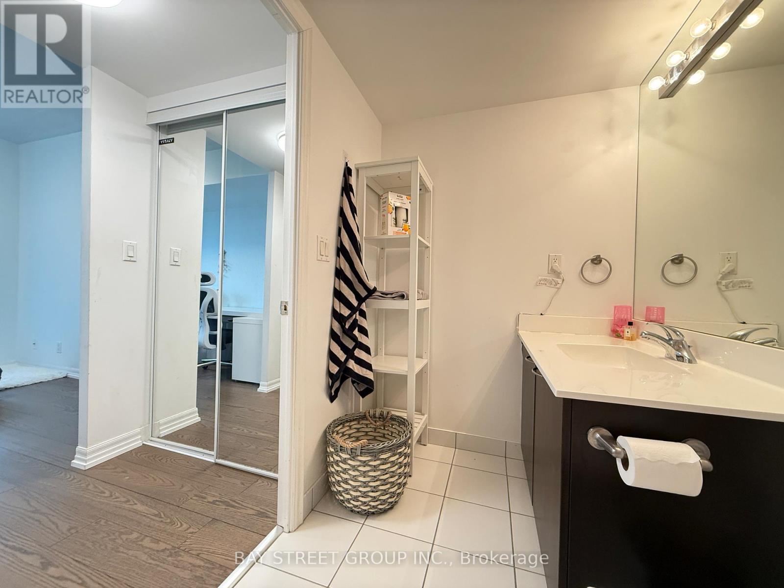 1608 - 22 Wellesley Street E, Toronto, Ontario  M4Y 1G3 - Photo 18 - C12130605