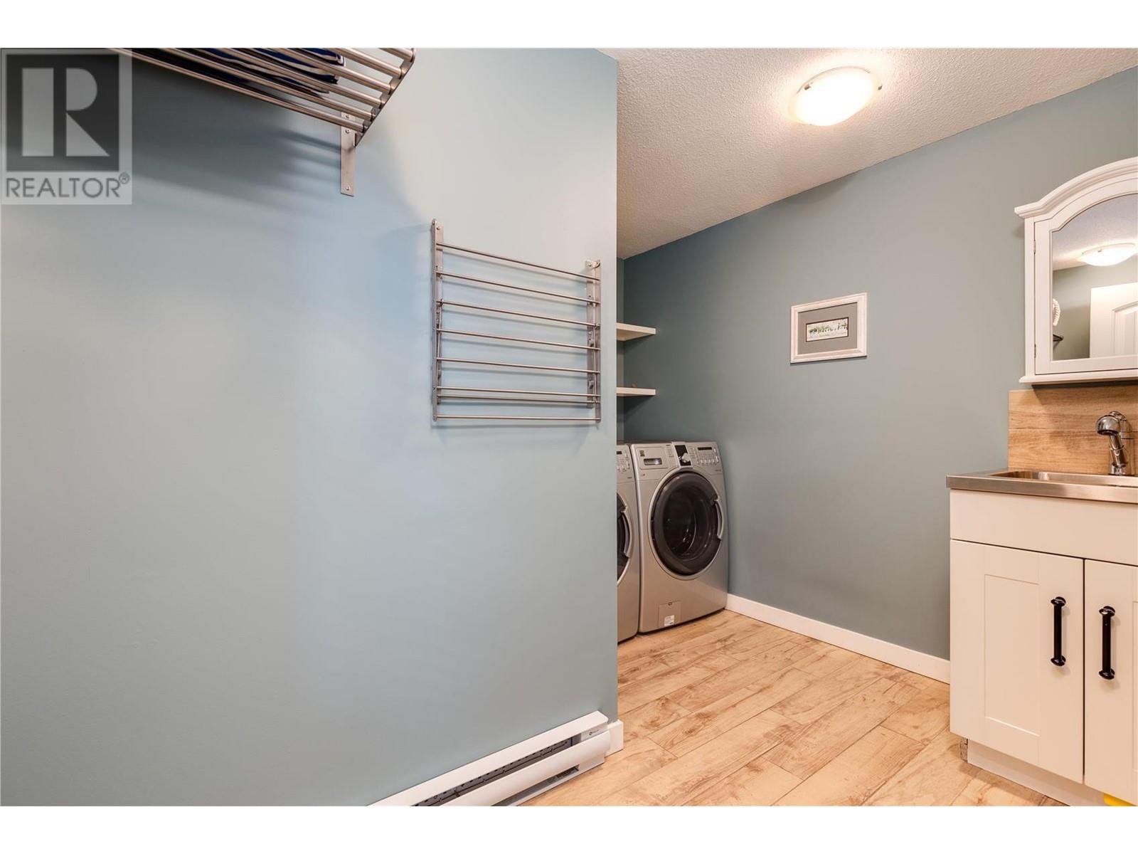 Property at 1927 Knox Crescent image 1