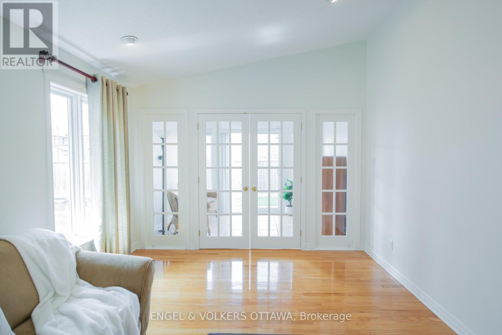 4293 Green Gables Lane, Ottawa, Ontario  K1V 1S4 - Photo 10 - X12130795