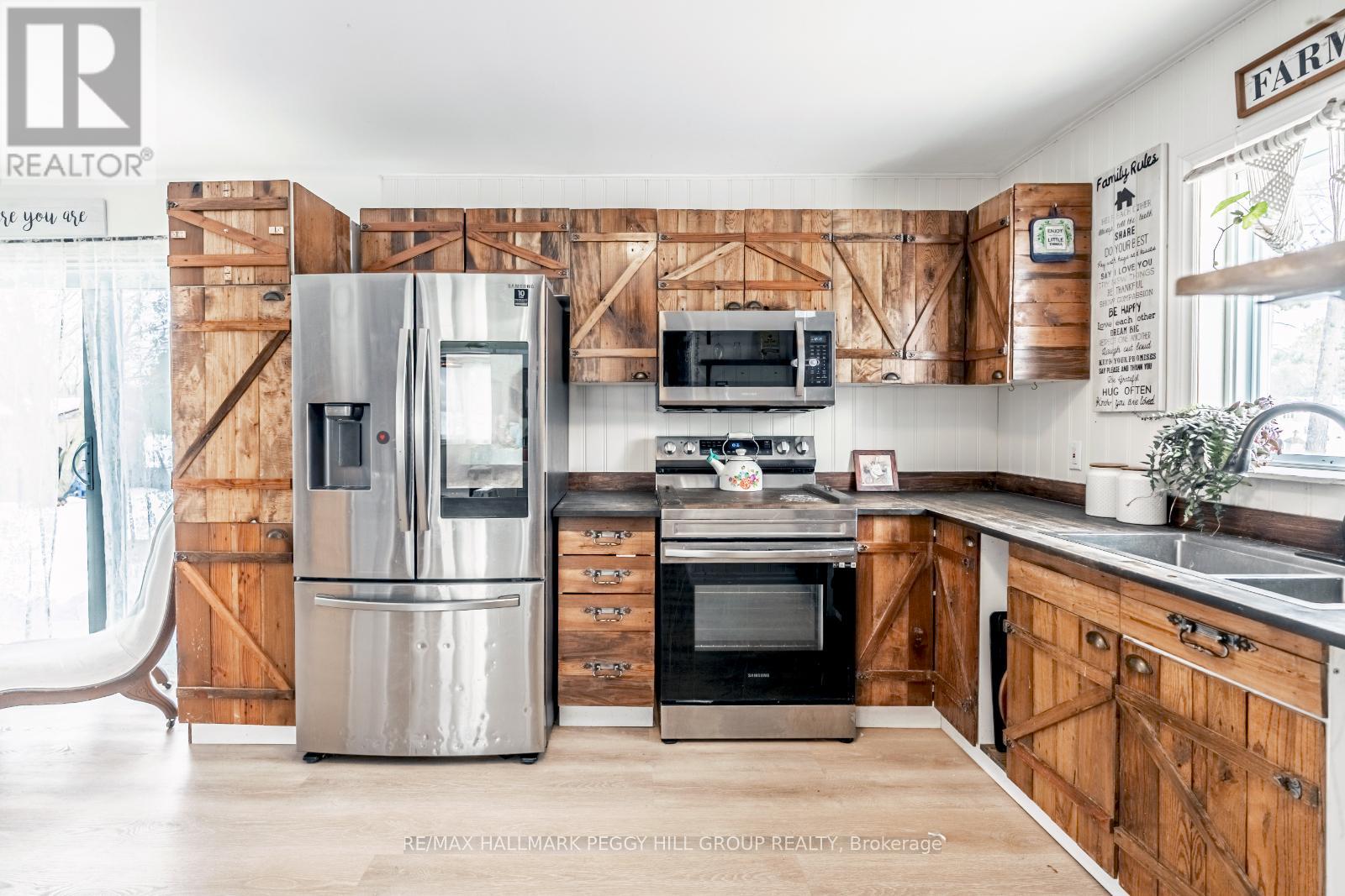 Property at 8 BALM BEACH ROAD W image 3