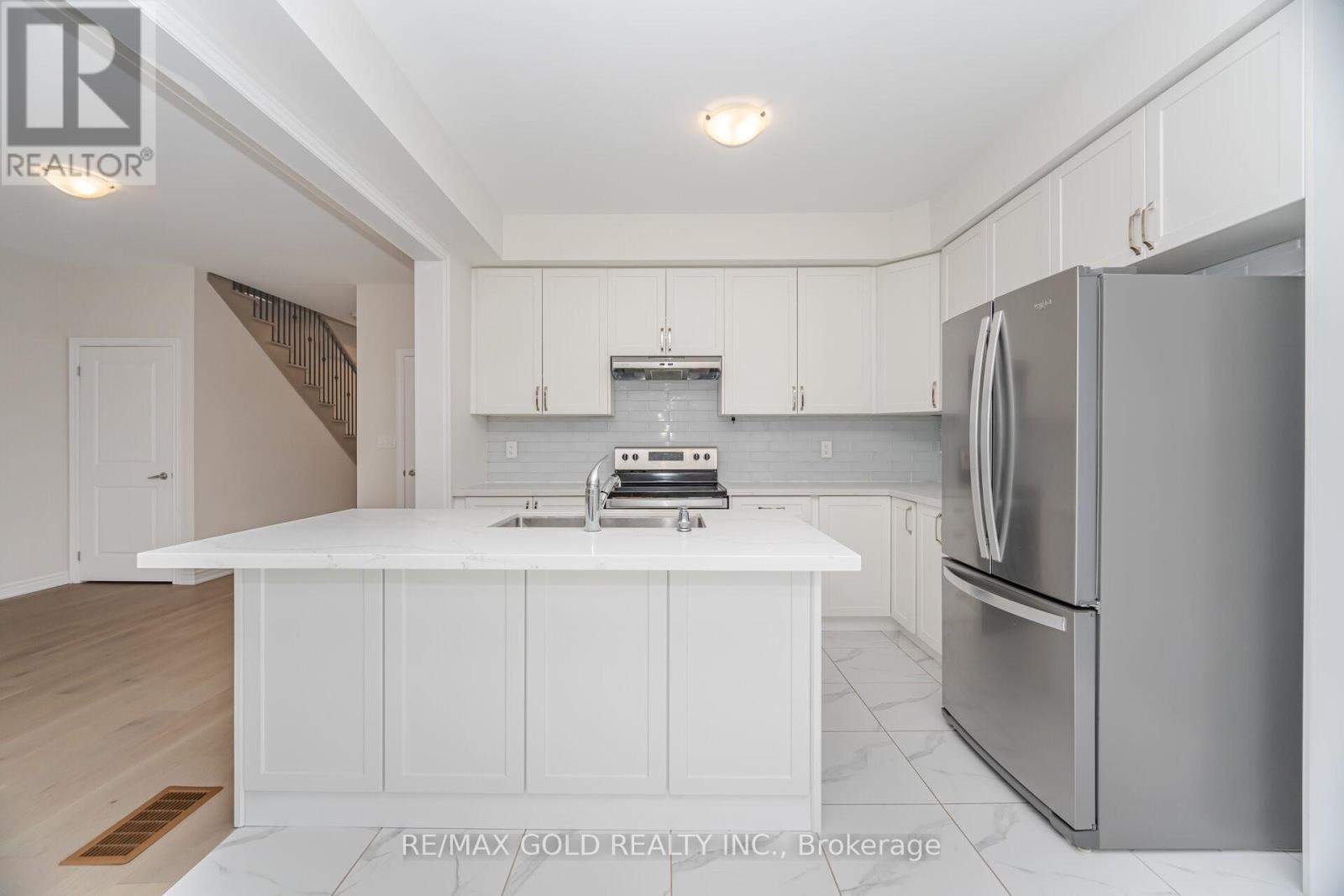 50 Prudhoe Terrace, Barrie, Ontario  L9J 0L5 - Photo 6 - S12130642