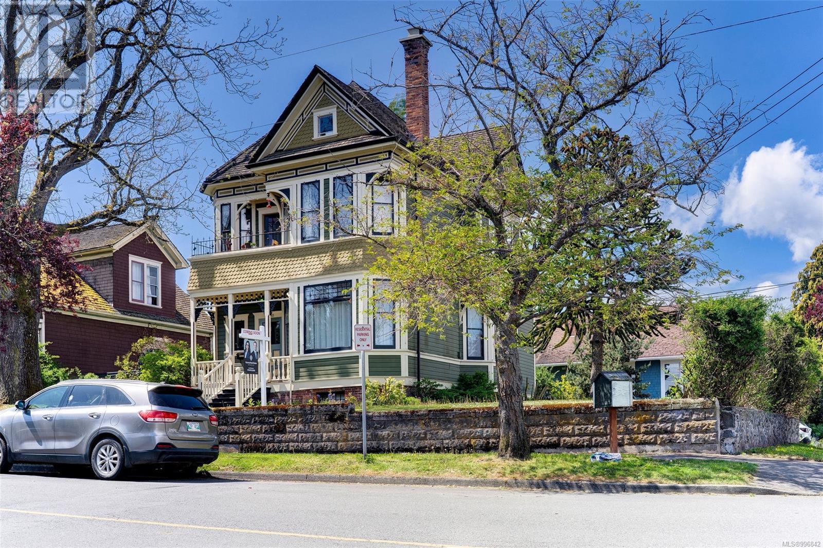 Property at 1020 Catherine St image 3