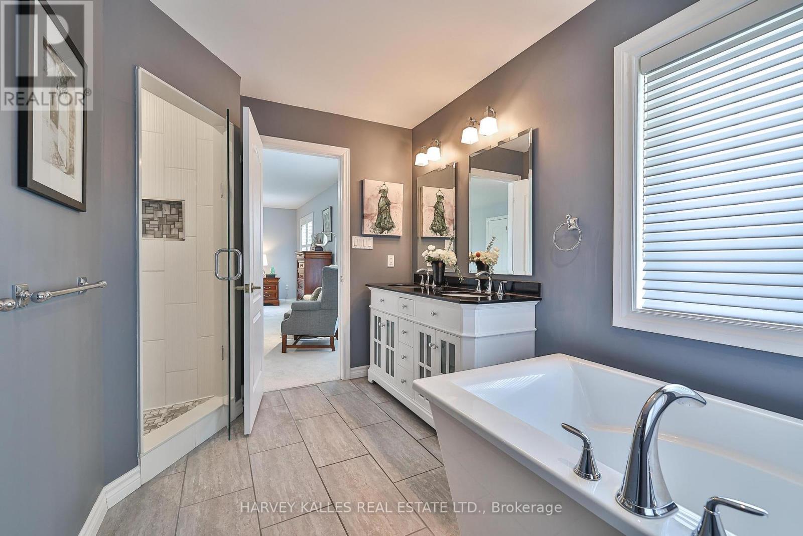 2048 Heatherwood Drive, Oakville, Ontario  L6M 3P5 - Photo 18 - W12130496