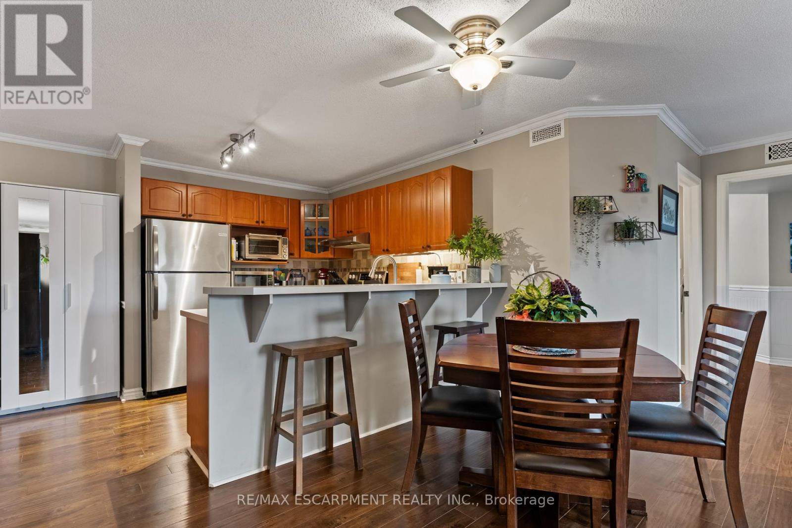 302 - 2030 Cleaver Avenue, Burlington, Ontario  L7M 4C3 - Photo 6 - W12130546