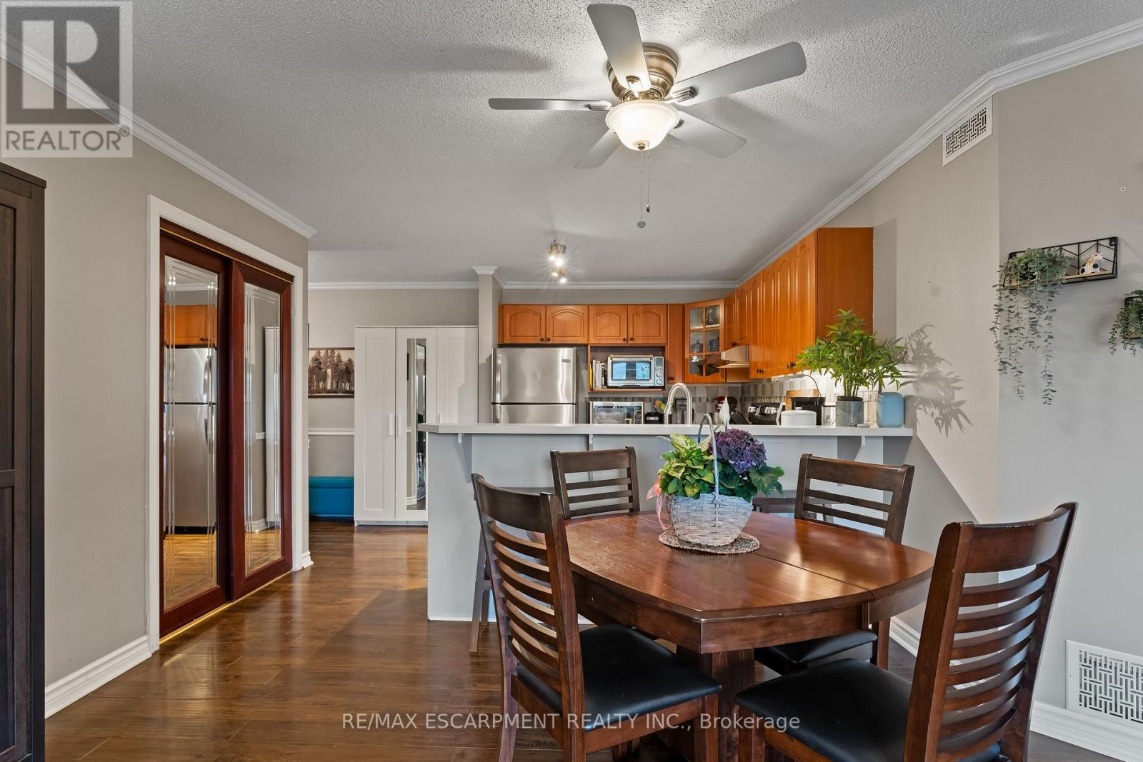 302 - 2030 Cleaver Avenue, Burlington, Ontario  L7M 4C3 - Photo 7 - W12130546