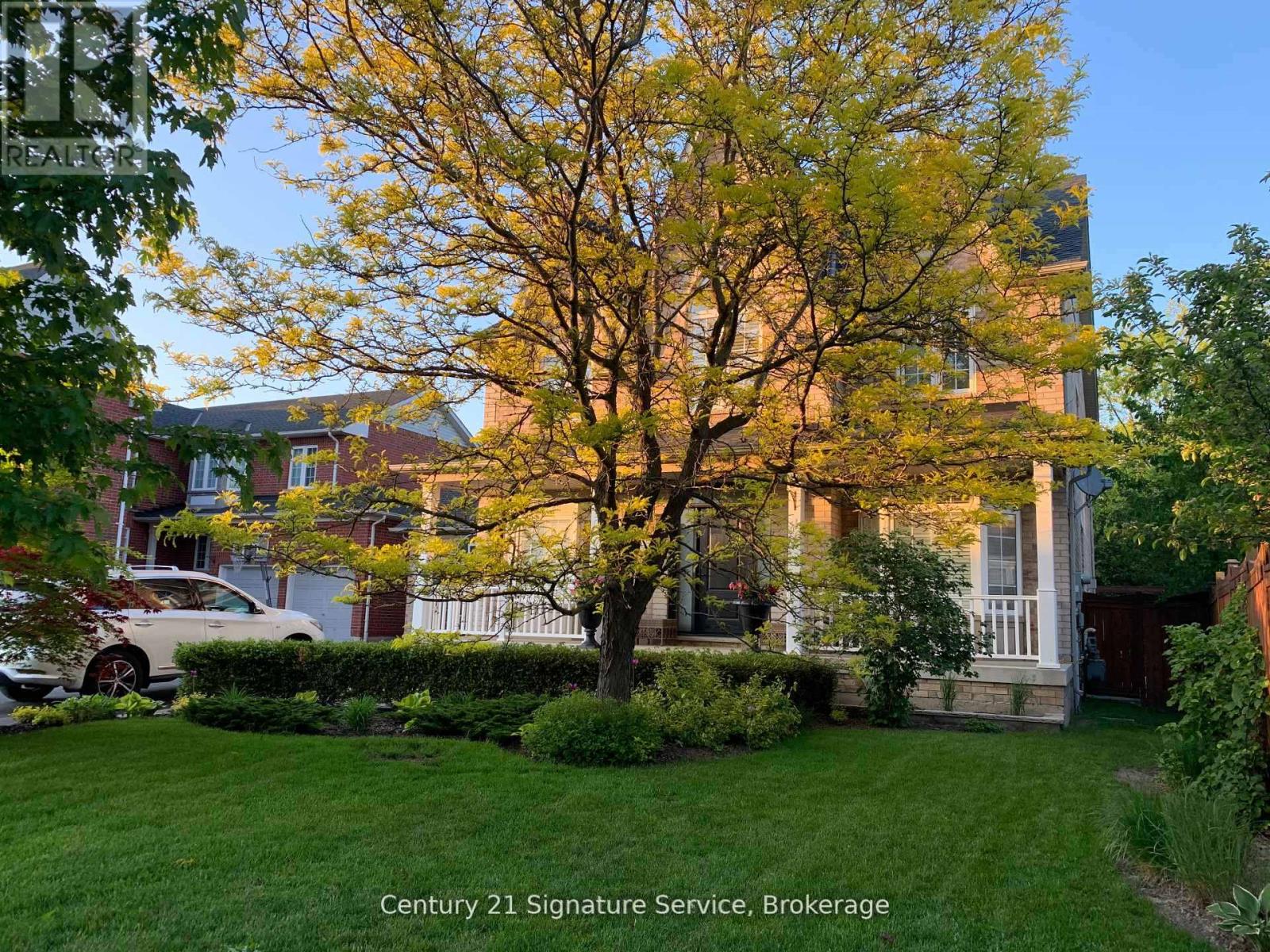 7157 White Pine Court, Mississauga, Ontario  L5W 1W6 - Photo 3 - W12130588