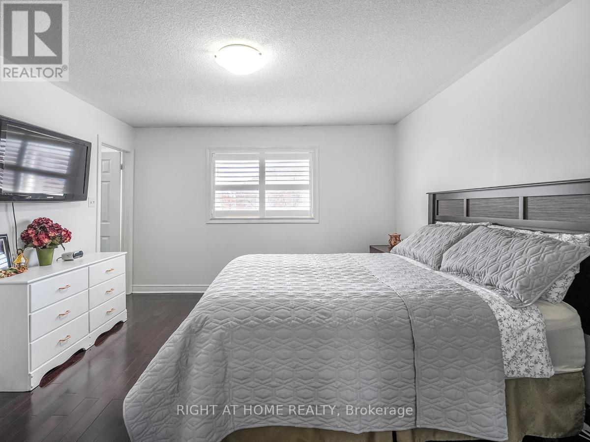 5326 Marblewood Drive, Mississauga, Ontario  L5V 2K8 - Photo 17 - W12130631