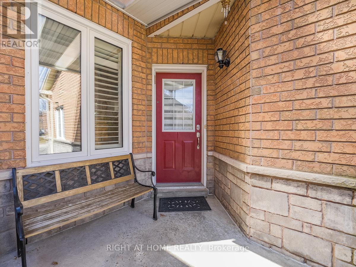 5326 Marblewood Drive, Mississauga, Ontario  L5V 2K8 - Photo 3 - W12130631