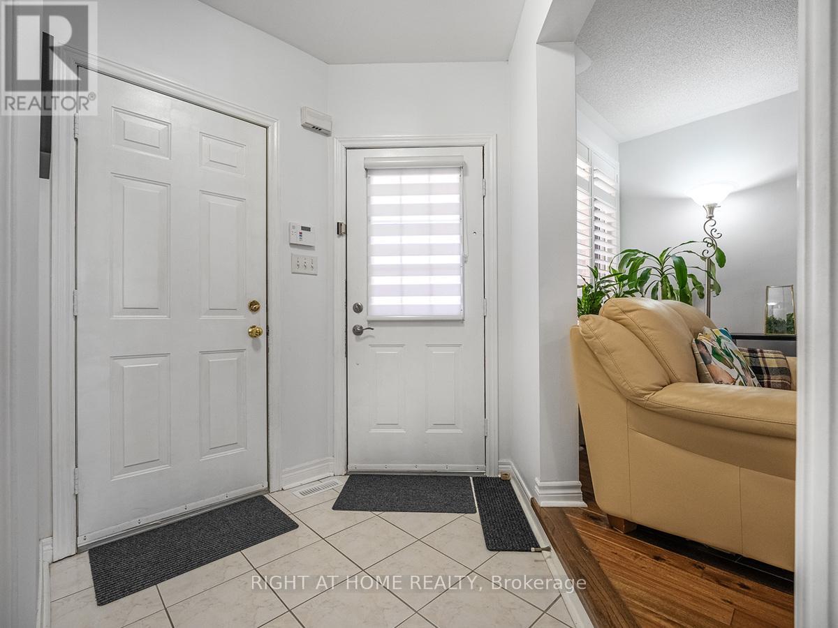 5326 Marblewood Drive, Mississauga, Ontario  L5V 2K8 - Photo 5 - W12130631
