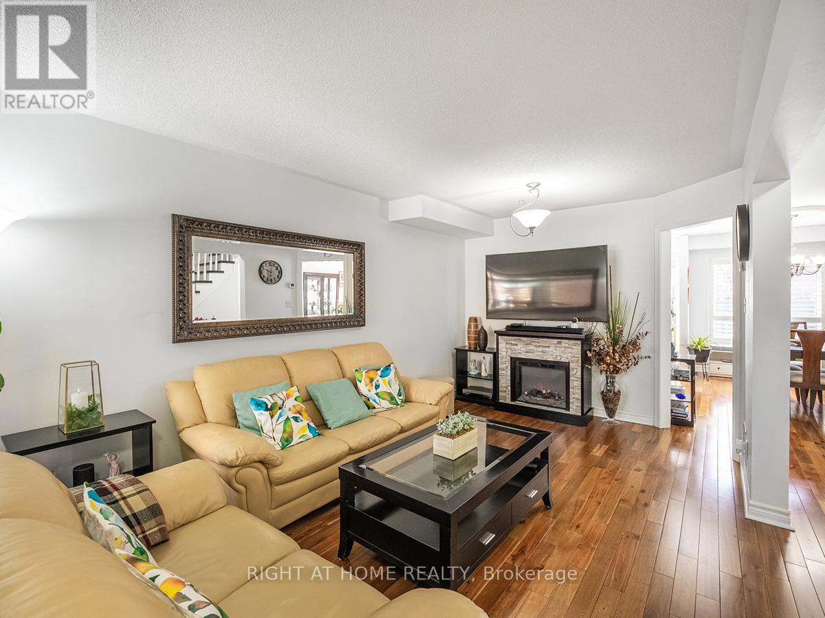 5326 Marblewood Drive, Mississauga, Ontario  L5V 2K8 - Photo 6 - W12130631