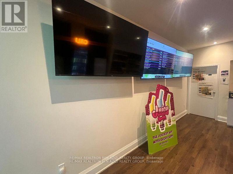704 Wilson Avenue, Toronto, Ontario  M3K 1E1 - Photo 3 - W12130644