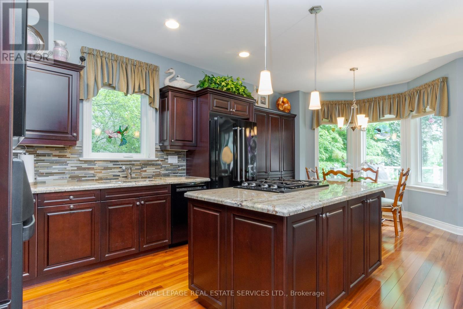 14 Holyrood Avenue, Oakville, Ontario  L6K 2V3 - Photo 9 - W12130666